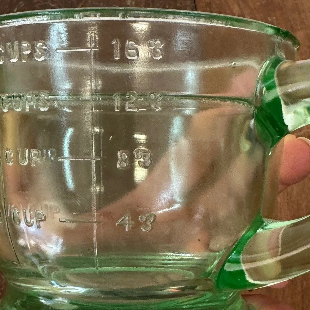 Vaseline Green Glass‎ Measuring Cup 2 Cup Capacity Kitchenware For Household Use